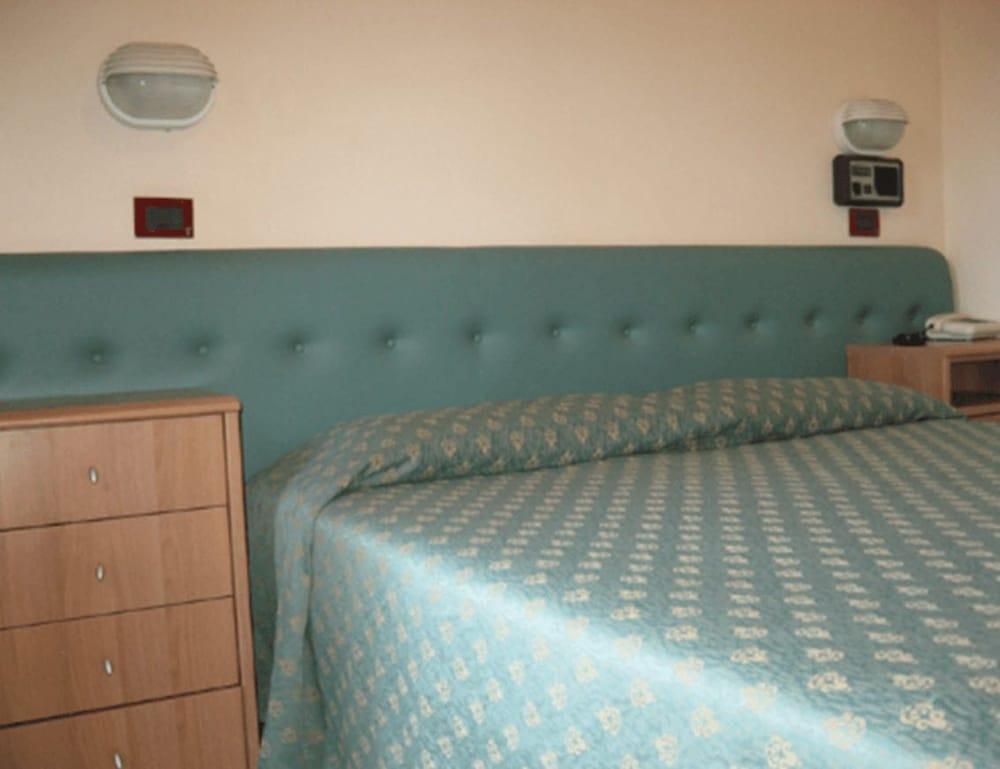 Hotel Rinascente Chianciano Terme Buitenkant foto