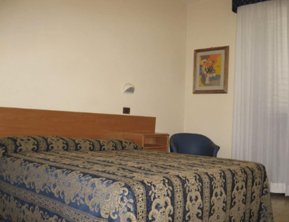 Hotel Rinascente Chianciano Terme Buitenkant foto