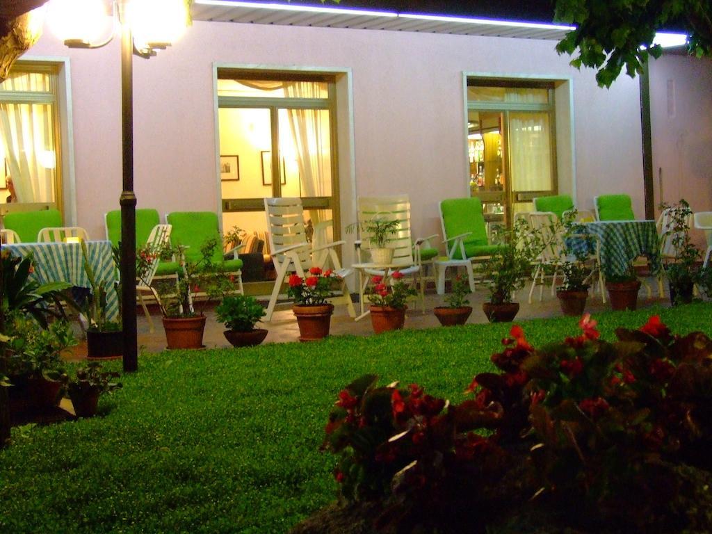 Hotel Rinascente Chianciano Terme Buitenkant foto